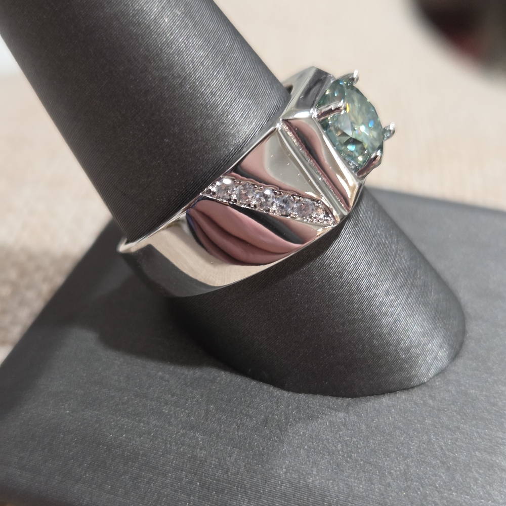 Sterling Silver Ring with Green Gemstone and Accent Stones - Picture 2 of 6